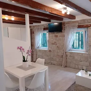 Makala Trogir