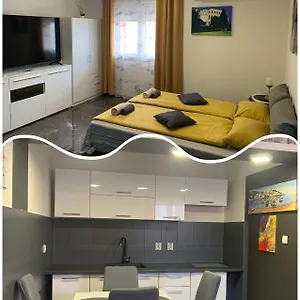 Dama Blizina Amfiteatra I Bus Kolodvora ,privatan Parking ,self-check- In Apartamento